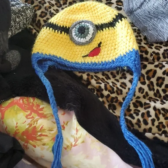 2 Minion beanies - Picture 7 of 7